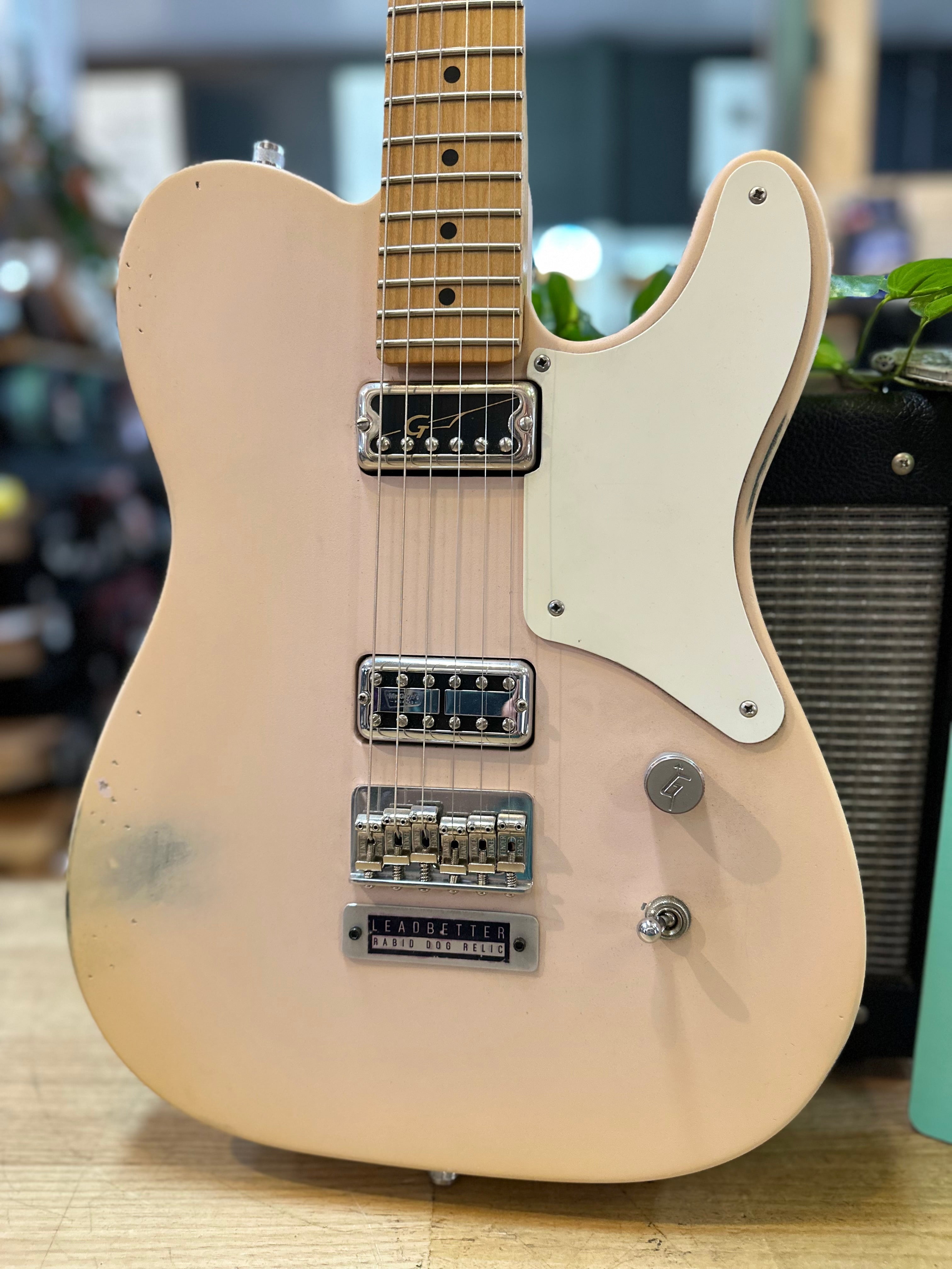 Fender | Leadbetter Rabid Dog Relic | Cabronita Tele | Relic Shell Pink Fender | Leadbetter Rabid Dog Relic | Cabronita Tele | Relic Shell Pink